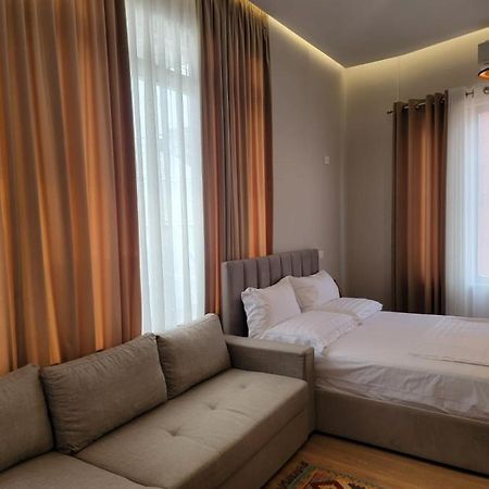 Berhami Studio Apartment Tirana Exterior foto